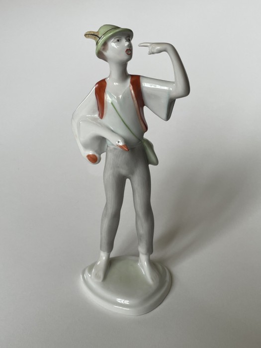 Figurina din portelan unguresc HOLLOHAZA Kezzel Festett 1834, baietel tinand o gasca, anii 1960