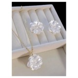 Cumpara ieftin Set Bijuterii Florabelle &ndash; Colier și Cercei cu Flori și Perle Artificialea - 221556