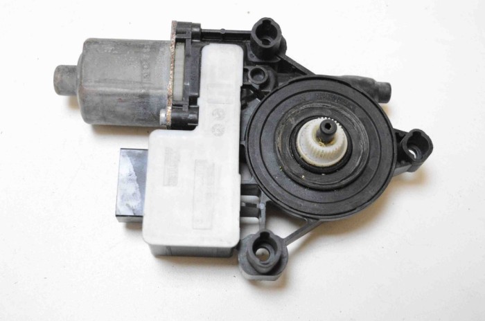 Motor macara geam ușă dreapta spate VW GOLF VII 5G1, BQ1, BE1, BE2 2015 OEM: 5Q0959812 2650183