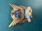 Insigna Scoala militara de aviatie 1950 1975 aniversara 25 ani RSR varianta aurie
