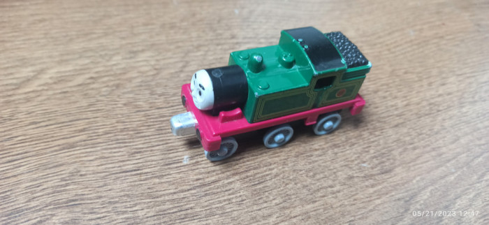 Locomotiva Percy cu magnet