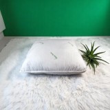 Perna aloe vera matlasata AloeDream Coneltex, dimensiuni 40x40 cm, patrata, culoare alba, umplutura fibra siliconizata antialergica