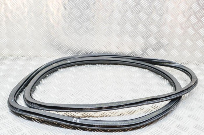 Garnitura ușă dreapta față AUDI Q5 FY 2018 OEM: 80A831721 | 13249534