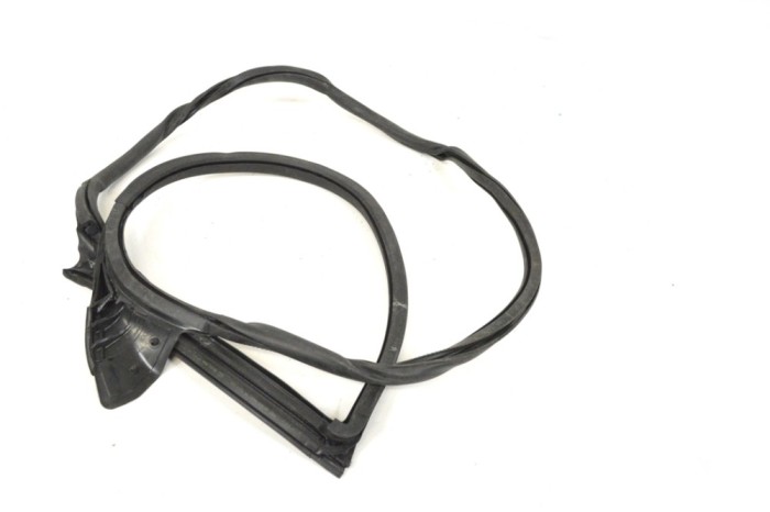 Garnitura ușă dreapta față AUDI Q8 4MN 2020 OEM: 4M8831708E 13903798