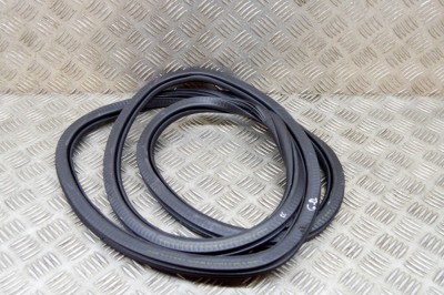 Garnitura ușă dreapta spate PORSCHE MACAN DKN 2019 OEM: 95B.833.721.B,95B833721B | 17263068 foto