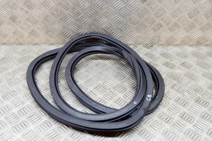 Garnitura ușă dreapta spate PORSCHE MACAN DKN 2019 OEM: 95B.833.721.B,95B833721B | 17263068