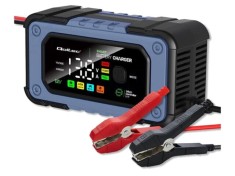 QOLTEC &Icirc;ncărcător baterii re&icirc;ncărcabile 12V AGM GEL plumb-acid 7A cu ecran digital și cleme crocodil