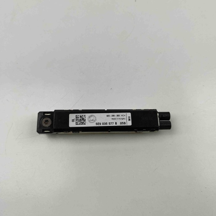 Amplificator de antena SKODA OCTAVIA III Combi 5E5 2014 OEM: 5E9035577B