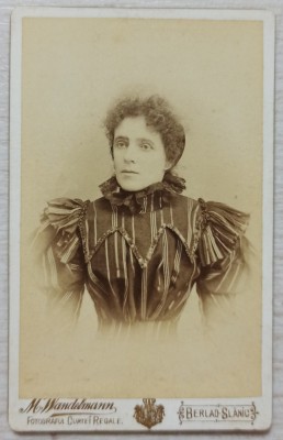 Portret de tanara domnisoara// CDV M. Wandelmann Berlad, Barlad foto