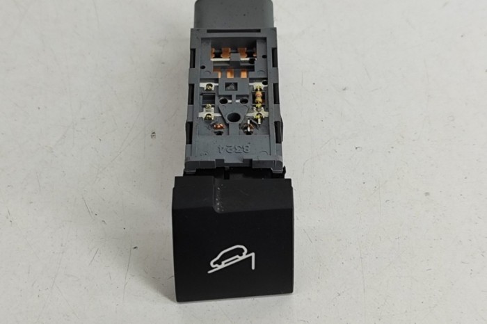 Comutator KIA SORENTO II XM 2012 OEM: 93320-2P900VA 27967650