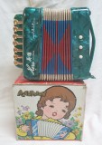 Jucarie muzicala de colectie perioada comunista 1970 ACORDEON + cutie originala