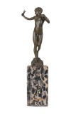 Tanarul David cu prastie-statueta bronz cu un soclu din marmura PAB055