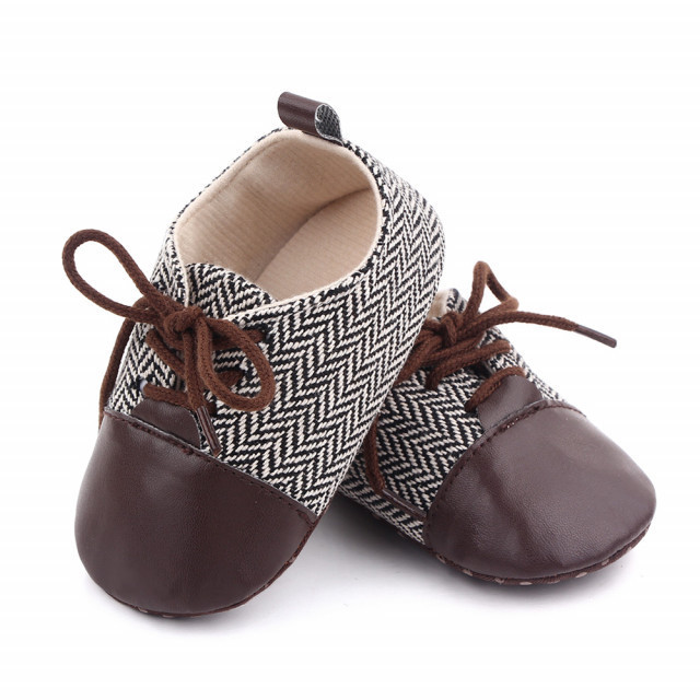 Pantofiori eleganti maro cu alb in zig zag (Marime Disponibila: 6-9 luni