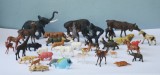 Lot mare de animale miniaturi din plastic