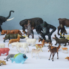 Lot mare de animale miniaturi din plastic