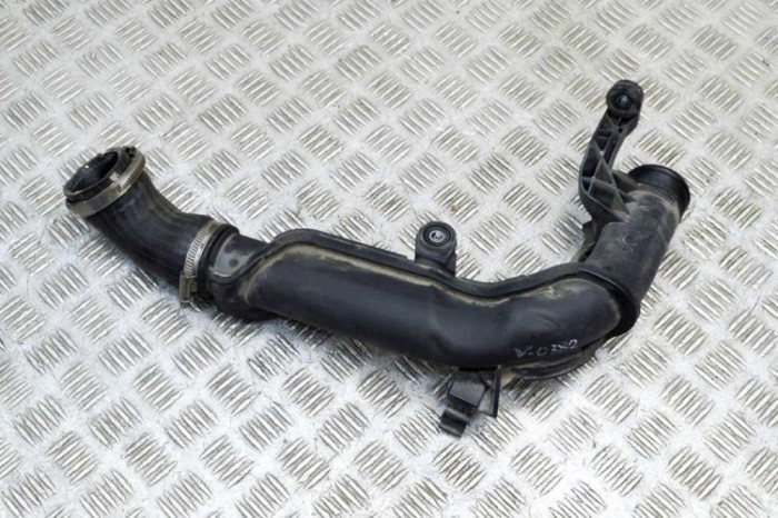 Furtun intercooler dreapta SKODA OCTAVIAII 1Z3 2012 OEM: 1K0145770AE,1K0145762HC,03G906051E 18169107