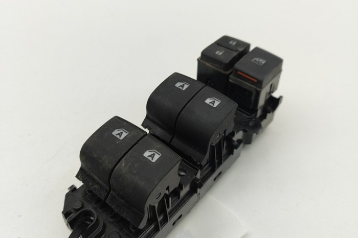 Buton geam ușă dreapta față TOYOTA HILUX VIII Pick-up _N1_ 2023 OEM: 84040-0K012,840400K012 31238874