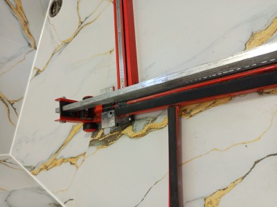 V&amp;acirc;nd mașină de tăiat gresie și faianță profesională foarte puțin folosită cu laser inclus de 120 centimetri 18 kg plus inca una siri foto