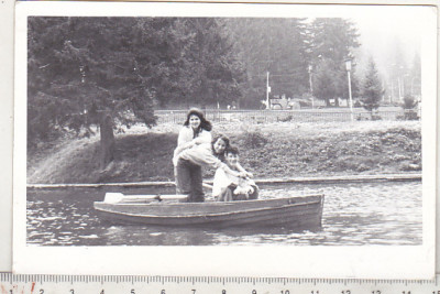 bnk foto Poiana Brasov - Cu barca pe lacul Miorita - anii `70 foto