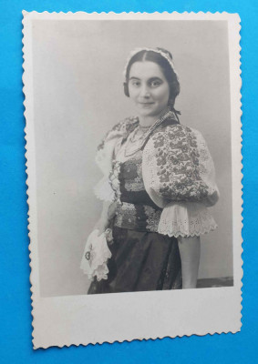Costum popular - CP 1930 - Foto studio - Fata cu margele foto