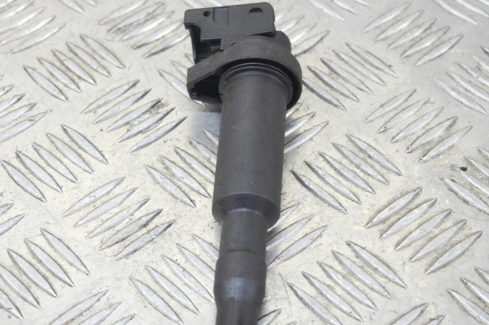 Bobina de inducție de &icirc;naltă tensiune BMW 5 F10 2011 OEM: 1437986,0221504470,7594937 13723396