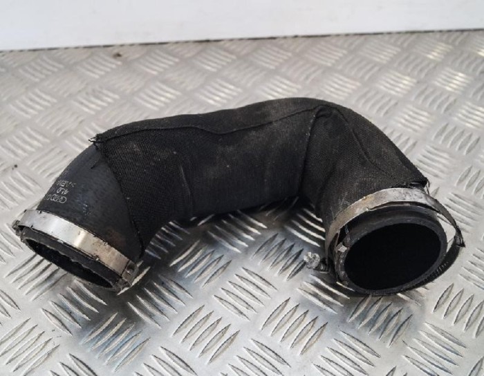Furtun intercooler st&acirc;nga AUDI Q7 4L 2011 OEM: 4L0145972 2406607