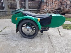 Atas motocicleta Ural foto