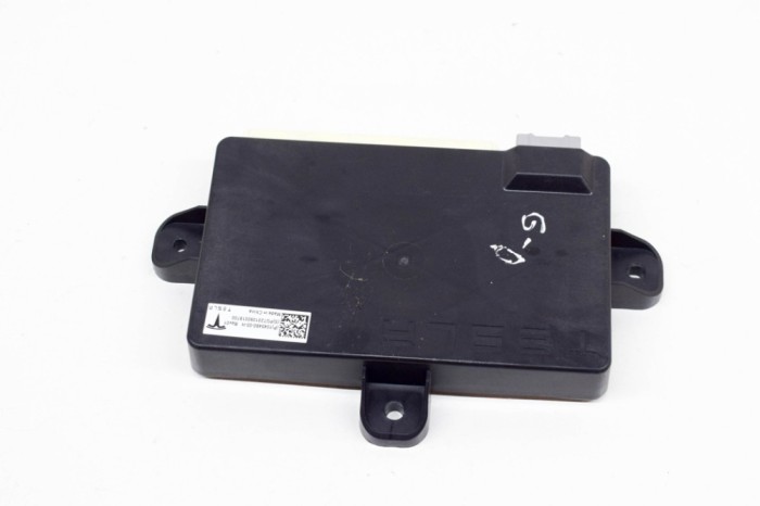Modul de control ușă dreapta spate TESLA MODEL X 2020 OEM: 1045490-00-H 13847215