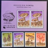 Ciuperci - Coreea de Sud (Korea) 1994 - Serie Completă de 4 Timbre+Colita "Mushrooms" (Neștampilat / MNH) CP1_III