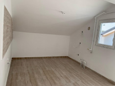 Apartament de vanzare la mansarda ( 2 camere de 61.5 mp) foto