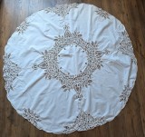 FATA DE MASA CIRCULARĂ VINTAGE DIN BUMBAC CU DANTELA BATTENBERG