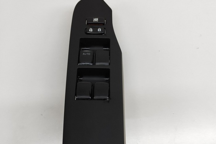 Buton geam ușă st&acirc;nga față TOYOTA AURIS TOURING SPORTS _E18_ 2013 OEM: 74232-02E30,74232-02E20 28704524