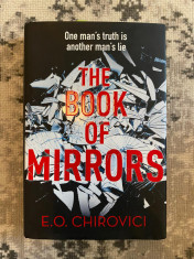 The Book of Mirrors de EO Chirovici in engleza foto