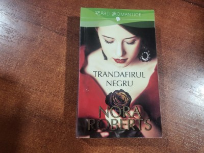 Trandafirul negru de Nora Roberts foto