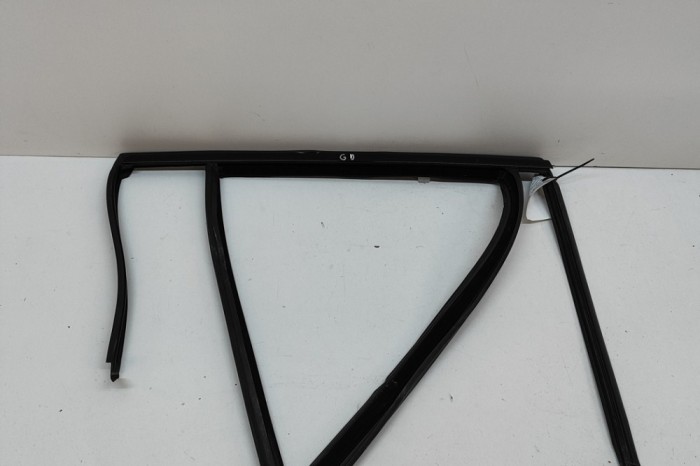 Bandou superior ușă dreapta spate BMW iX3 G08 2023 OEM: 7393448 27421532