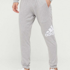 adidas pantaloni de trening culoarea gri, cu imprimeu IC9429