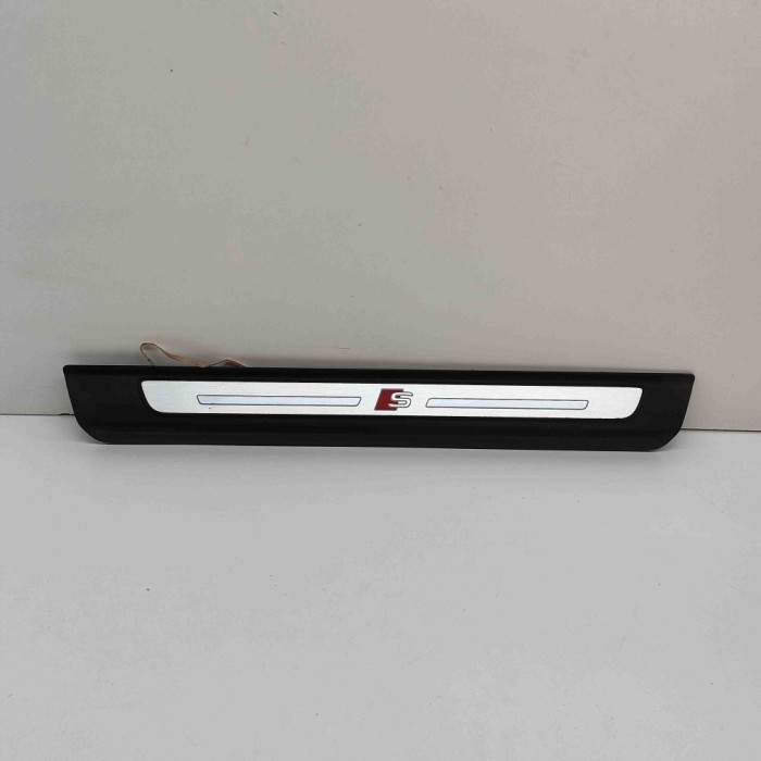 Ornament prag dreapta față AUDI Q8 4MN 2021 OEM: 4M8947406A