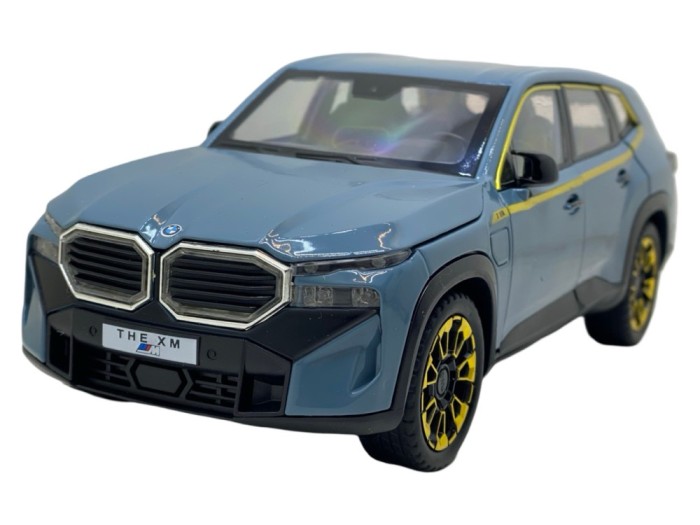 Macheta BMW XM gri 1:24 sunet, lumini, deschide tot, fum