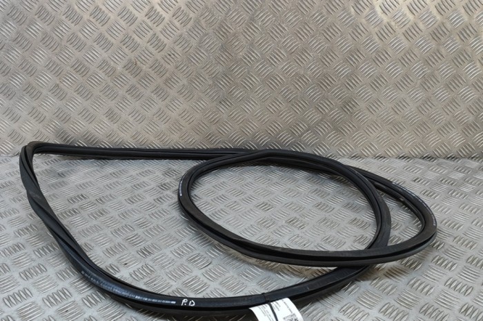 Garnitura ușă dreapta față AUDI Q8 E-TRON Sportback 2023 OEM: 4KE831721 | 30490111