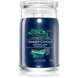 Yankee Candle Lakefront Lodge lum&acirc;nare parfumată Signature 567 g