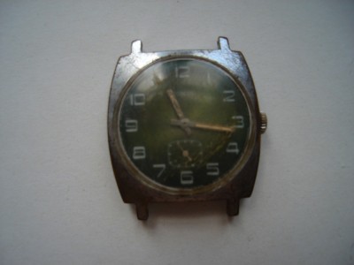 Ceas mecanic sovietic Pobeda, cadran verde, secundar periferic, functioneaza foto