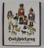 HOLZSPIELZEUG AUS DEM ERZGEBIRGE ( JUCARII DIN LEMN ) von MANFRED BACHMANN , 1984 , LIPSA 8 PAGINI *