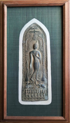 Placă metalică cu zeul Budha &amp;icirc;n picioare - tablou &amp;icirc;nrămat foto