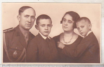bnk foto Militar cu familie - insigna Absolvent al Scolii superioare de razboi foto