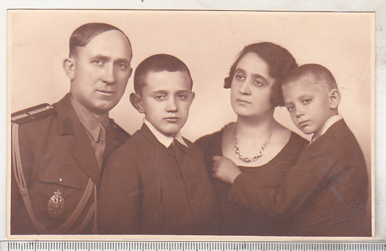 bnk foto Militar cu familie - insigna Absolvent al Scolii superioare de razboi