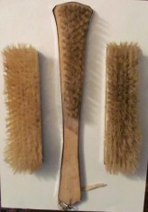 GE - Set vechi de 3 perii pentru haine cu armatura din nichel