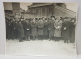 DELEGATIE OFICIALA IN VIZITA LA FABRICA DE PAINE &#039; HERDAN &#039; , FOTOGRAFIE MONOCROMA , PE HARTIE MATA , DATATA PE VERSO 1938