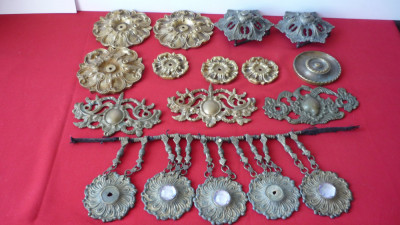 ORNAMENTE DE BRONZ PENTRU HARNASAMENT LOT 13 BUC. foto