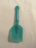 Jucarie romaneasca veche lopatica de nisip albastra, plastic, 18 cm, anii 80