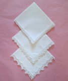 Lot de 3 batiste Vintage din bumbac cu margine crosetata manual si broderie